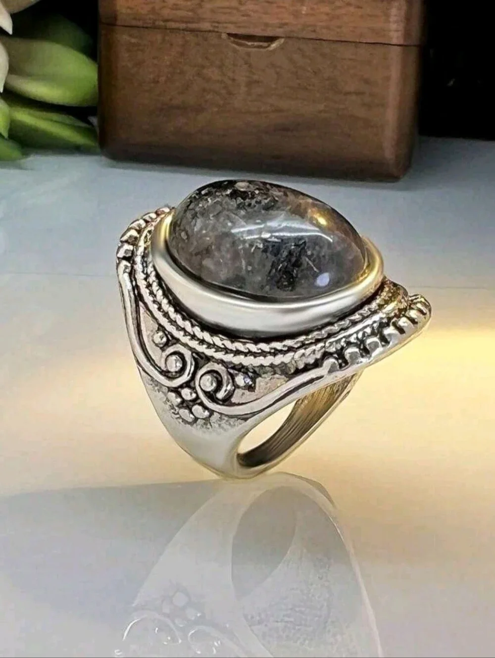 Unisex Vintage Style Oval Moonstone Gemstonr Inlaid Antique Silver Plated Ring